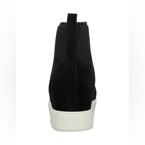 Ankle-boot silhouette Steve Madden sneakers, rendered in refined suede. … - Picture 4 of 13